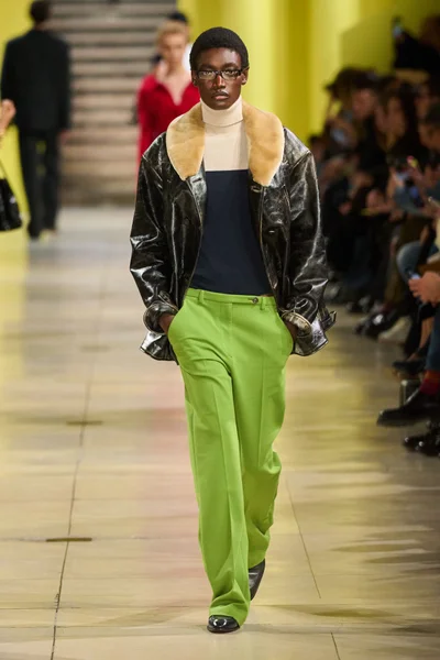 Look 12